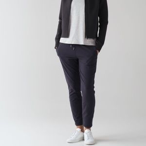 Lululemon On The Fly Pant *Woven 28" Midnight Navy